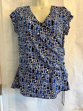 Geometric Blue & White Wrap-Style Blouse top with scrunch side Sz-S.  N12